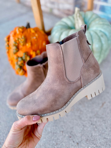The Pasadena Chelsea Boots